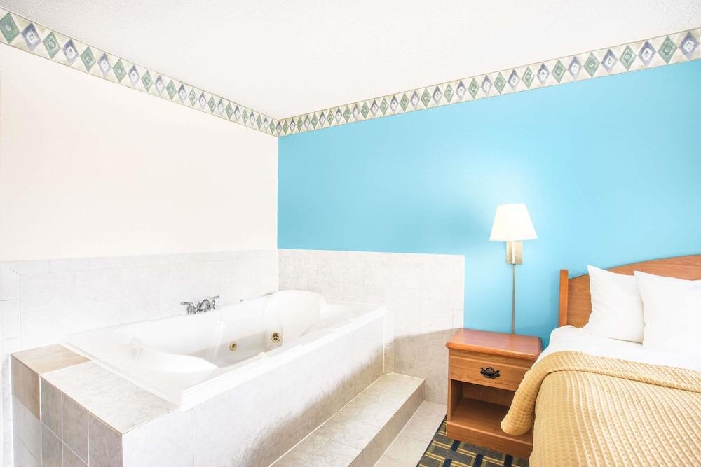 Days Inn By Wyndham Roanoke Near I-81 Esterno foto